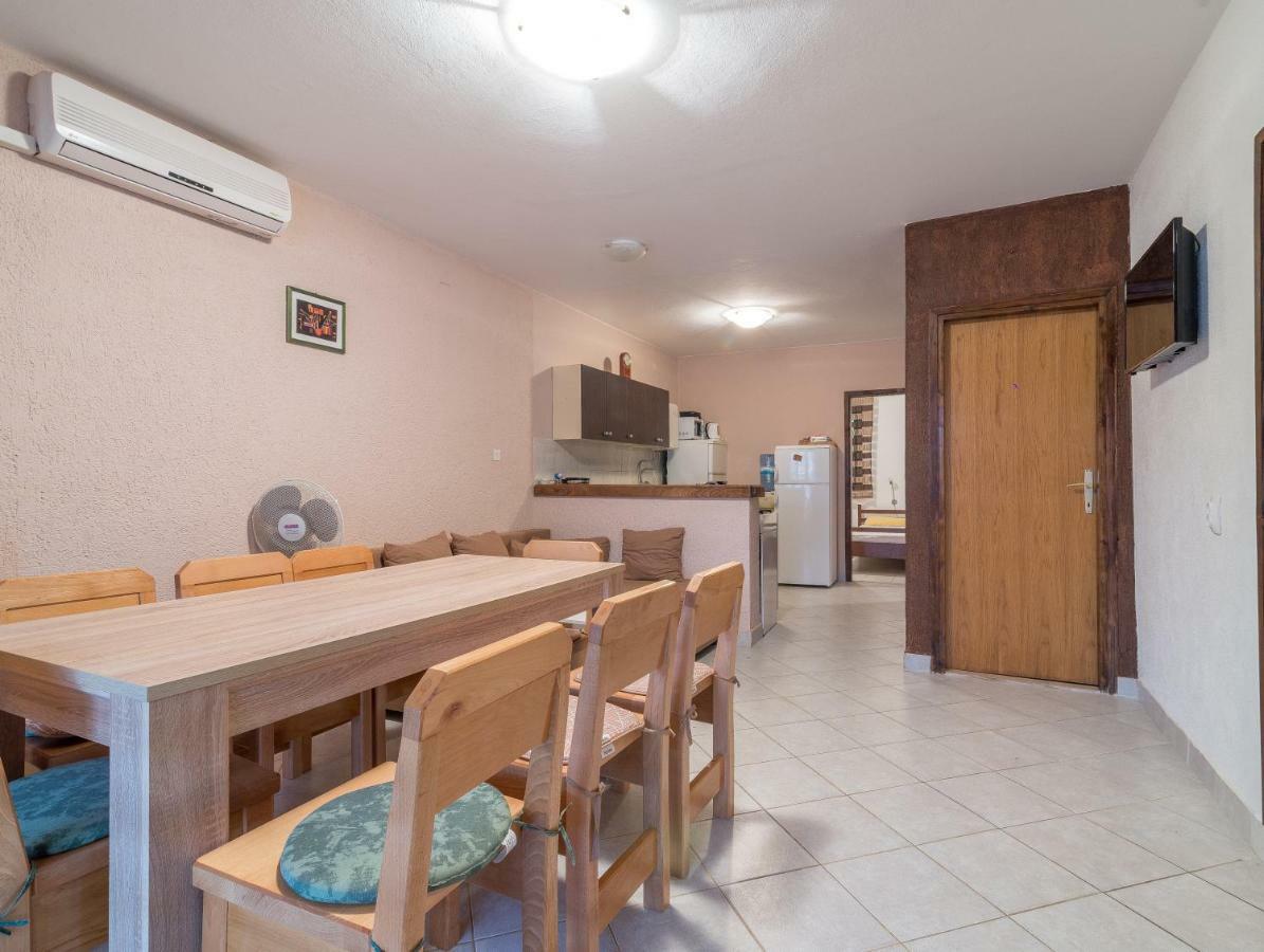 Apartments Domi Vir Exterior photo