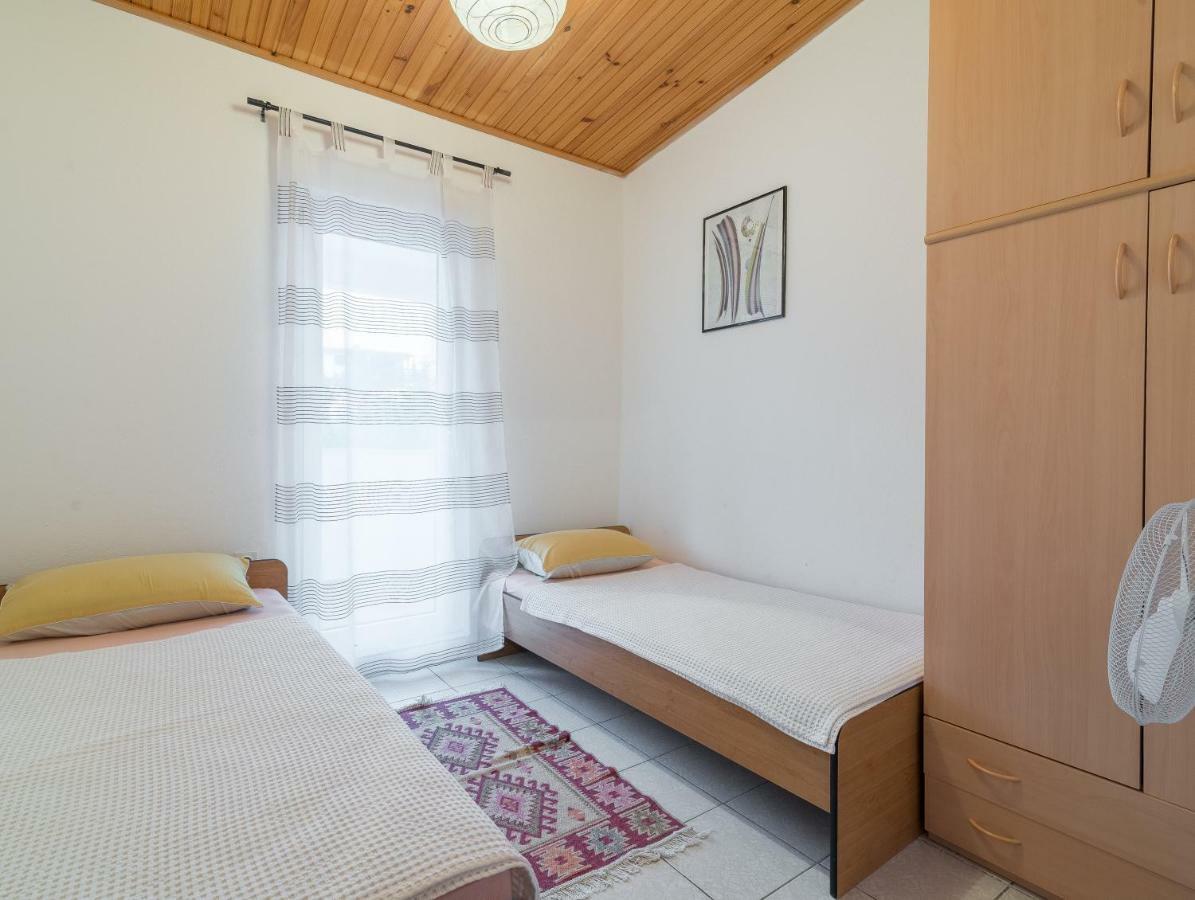 Apartments Domi Vir Exterior photo